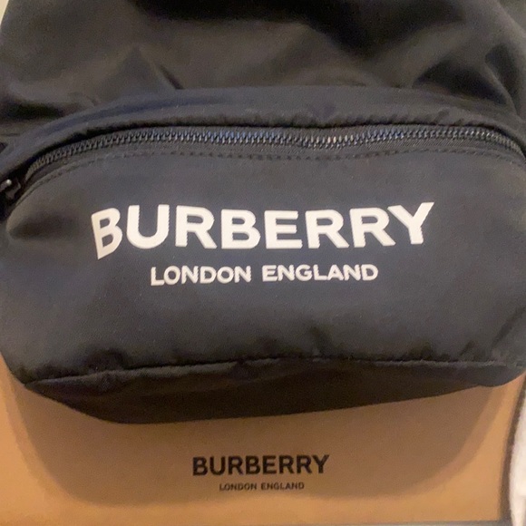 Burberry Logo Print ECONYL Drawcord Pouch (BLACK) - Picture 4 of 4
